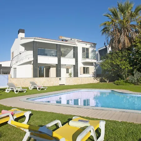 With Heatable Pool