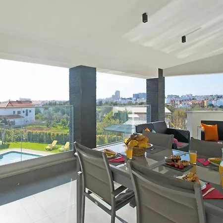 Villa With Heatable Pool